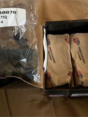 Carquest PXD1275H Brake Pads Box in Black and White